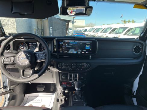 Used 2026 Jeep Wrangler Unlimited Rubicon image 17