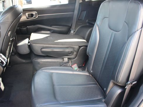 Certified 2023 Kia Sorento EX image 31