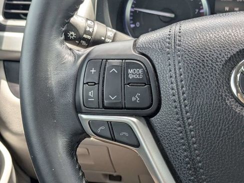 Used 2018 Toyota Highlander Limited FWD image 25
