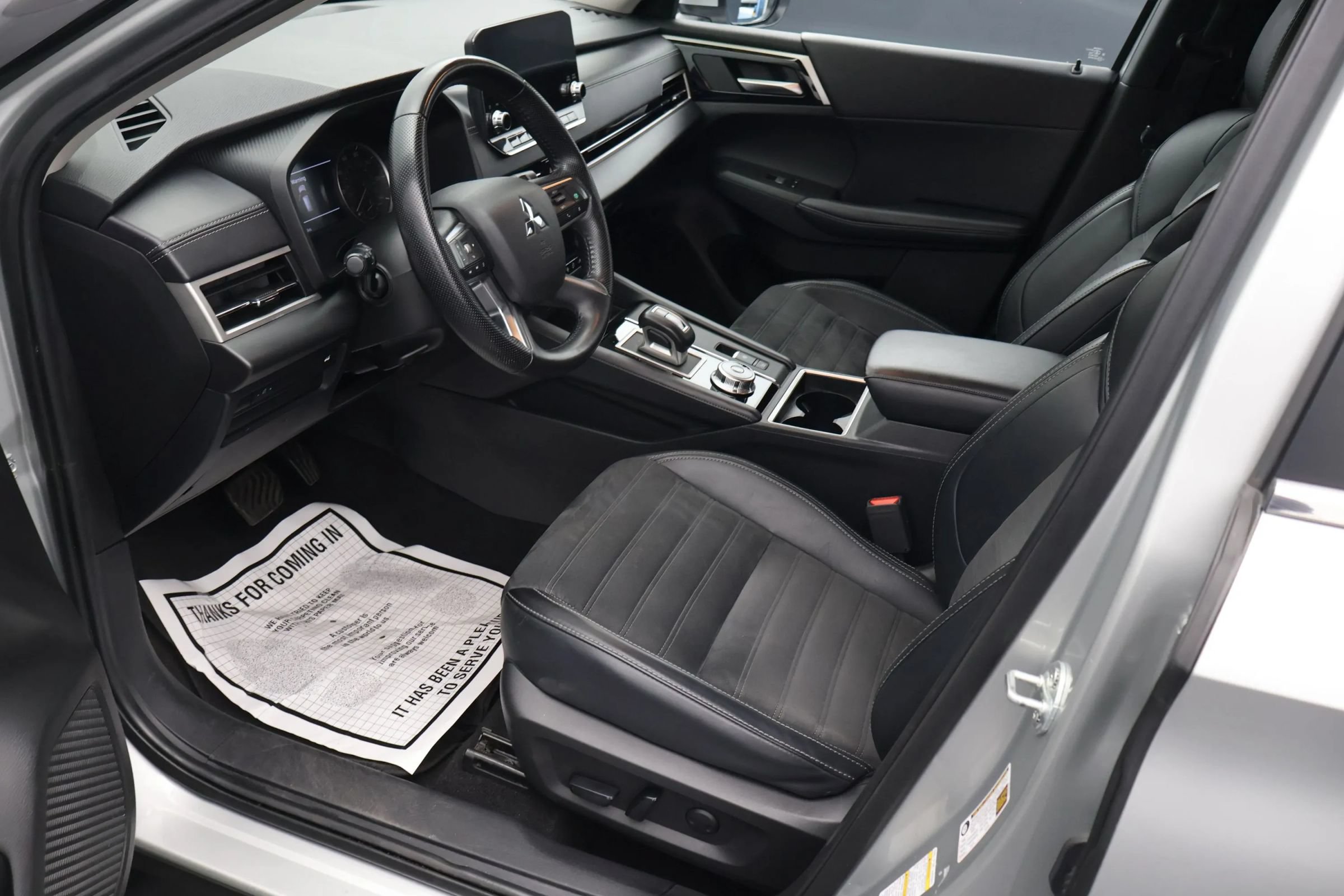Used 2024 Mitsubishi Outlander FWD image 15