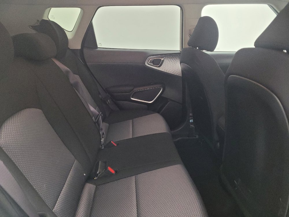 Used 2025 Kia Soul LX w/ LX Technology Package FWD image 19