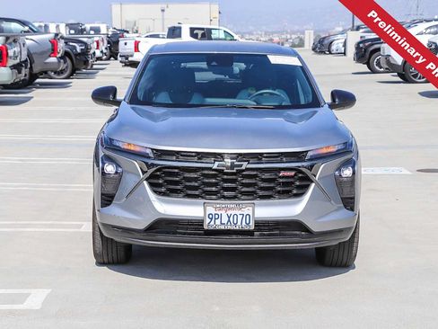 Used 2024 Chevrolet Trax RS FWD image 2