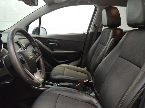 Used 2021 Chevrolet Trax LT w/ Sport Edition image 17