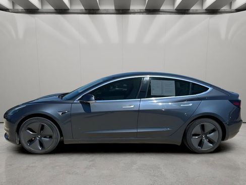 Used 2020 Tesla Model 3 Standard Range image 2