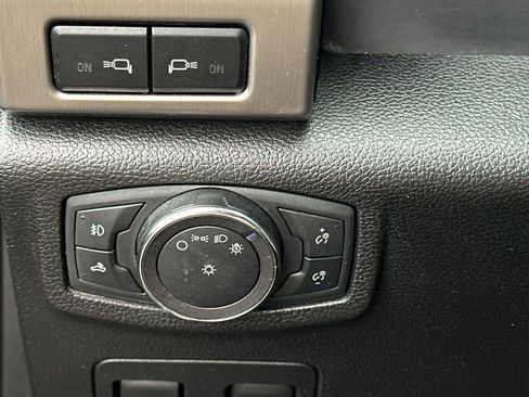 Used 2018 Ford F150 Platinum w/ Equipment Group 701A Luxury image 30