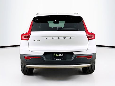 Used 2025 Volvo XC40 B5 Core image 7