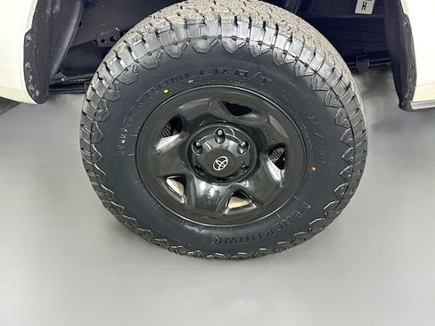 Used 2022 Toyota Tacoma SR AWD/4WD image 33