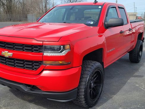 Used 2018 Chevrolet Silverado 1500 Custom w/ Custom Convenience Package AWD/4WD image 3