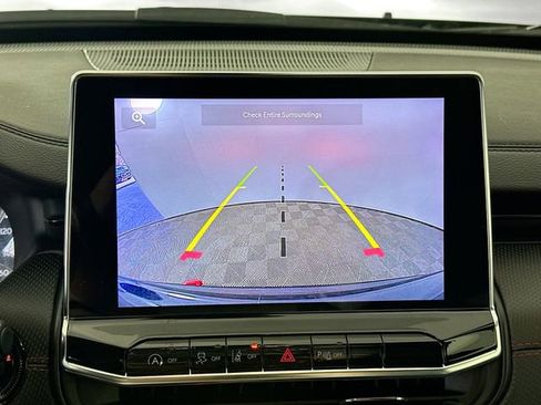 Used 2025 Jeep Compass Trailhawk image 12