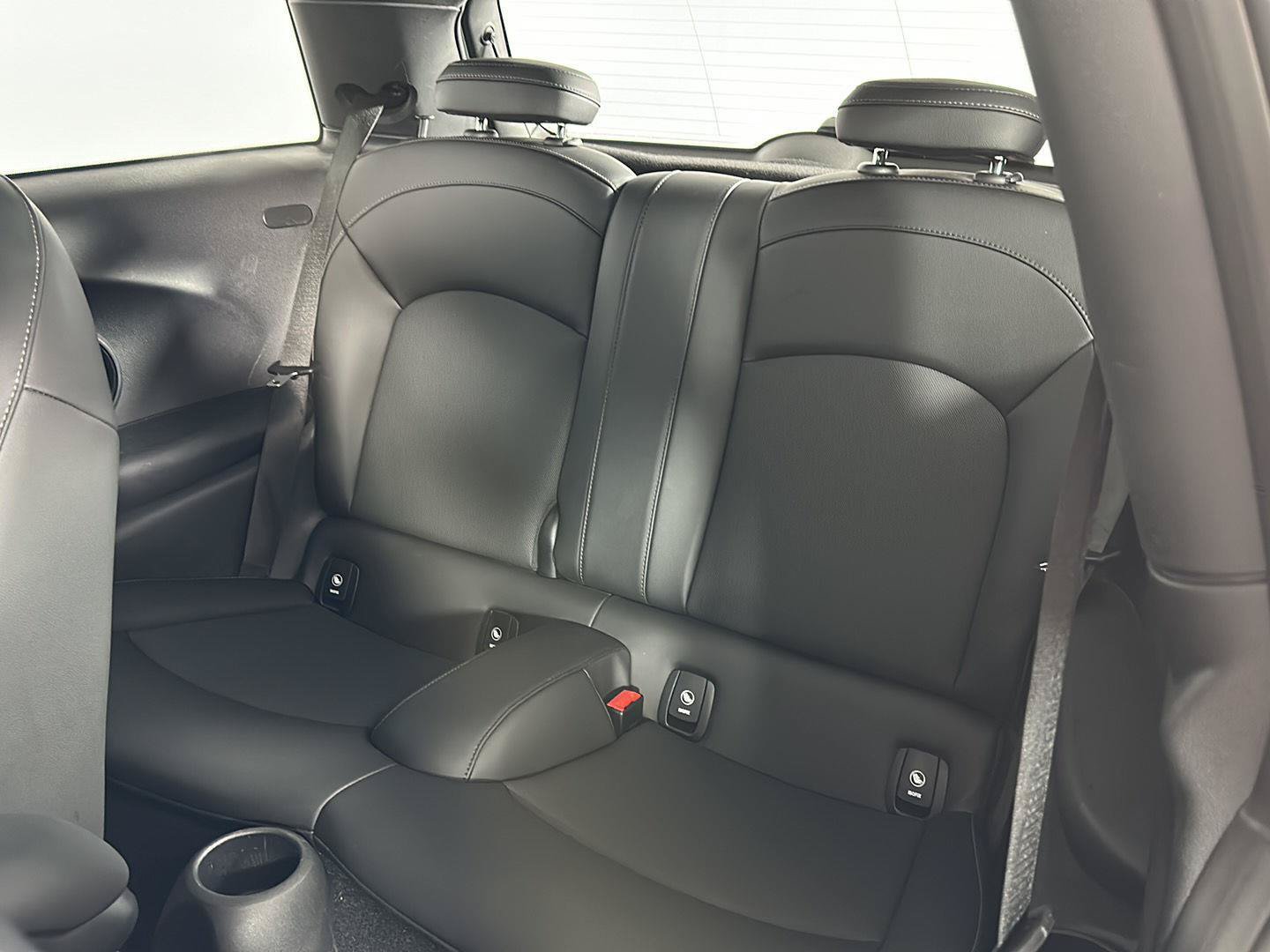 Used 2022 MINI Cooper 2-Door Hardtop FWD image 25