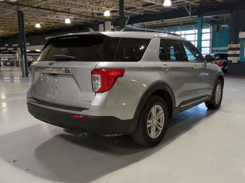 Used 2022 Ford Explorer XLT image 7