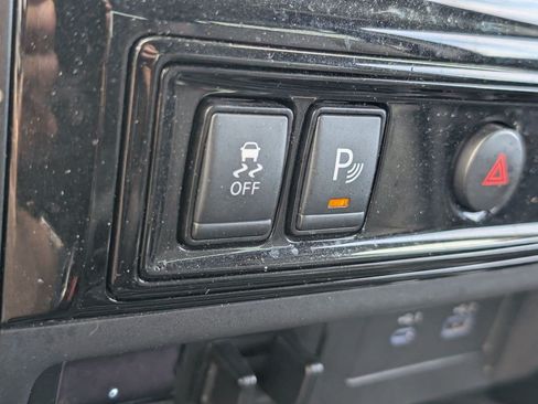 Used 2024 Nissan Titan PRO-4X w/ Pro-4x Convenience Package AWD/4WD image 17