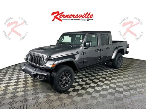 New 2025 Jeep Gladiator Sport image 3