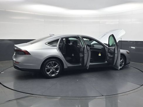 Used 2024 Honda Accord EX image 38