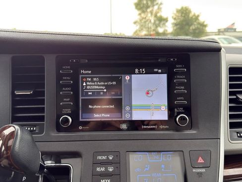 Used 2020 Toyota Sienna Limited FWD image 23
