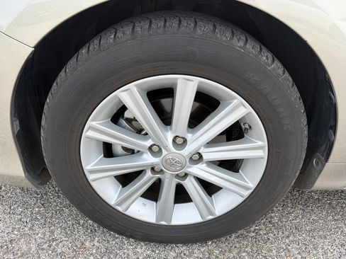 Used 2014 Toyota Camry XLE w/ Convenience Package FWD image 9