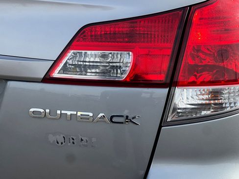 Used 2010 Subaru Outback 2.5i Limited image 21