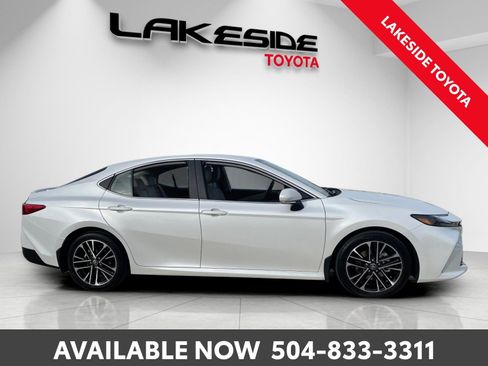 Used 2025 Toyota Camry XLE image 7