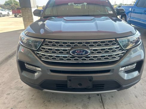 Used 2023 Ford Explorer Limited AWD/4WD image 2