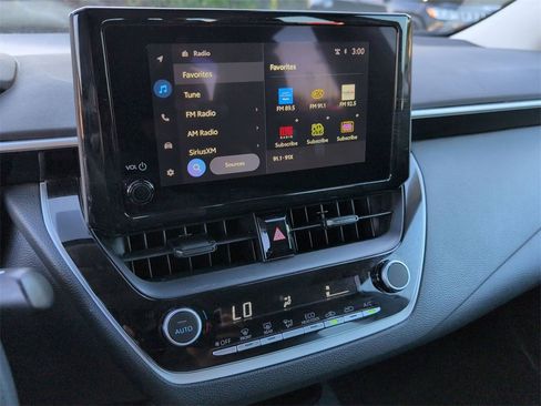 Used 2025 Toyota Corolla LE image 22