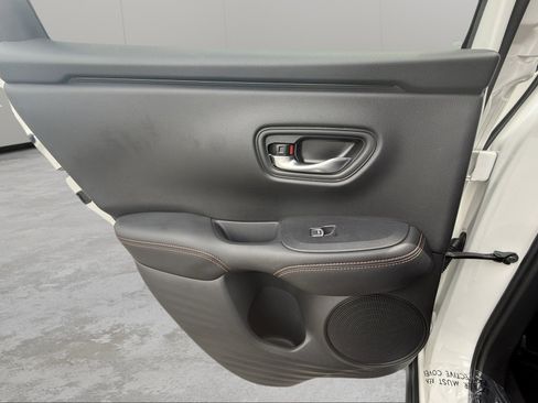 Used 2025 Honda HR-V Sport image 29