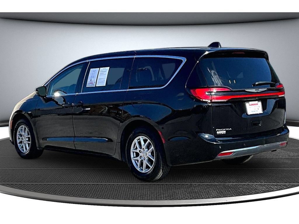 Used 2024 Chrysler Pacifica Touring-L FWD image 19
