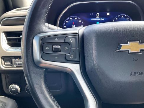 Used 2022 Chevrolet Suburban LT w/ Luxury Package image 18