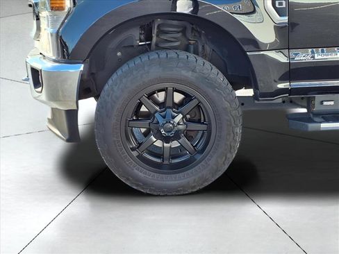 Used 2022 Ford F350 Lariat w/ Chrome Package image 20