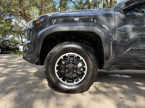 Used 2025 Toyota Tacoma TRD Off-Road image 9