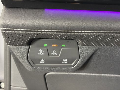 Used 2025 Volkswagen Atlas Cross Sport SEL Premium R-Line image 32