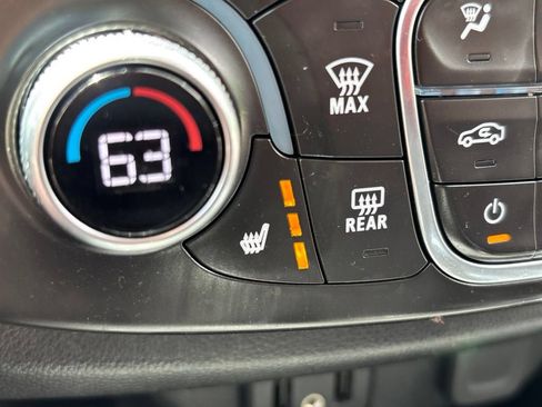 Used 2018 Chevrolet Traverse LT FWD image 33