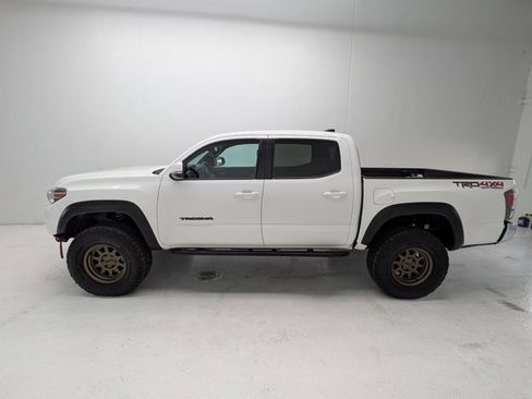 Used 2022 Toyota Tacoma TRD Off-Road image 8