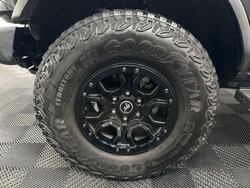 Used 2023 Ford Bronco Badlands image 39