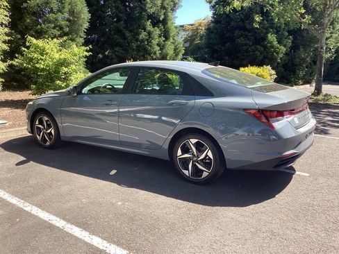 Used 2023 Hyundai Elantra SEL w/ Convenience Package FWD image 9