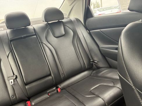 Used 2025 Hyundai Elantra Limited image 37