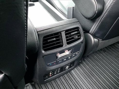 Used 2016 Honda Pilot Touring image 10