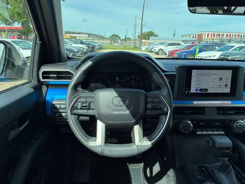 Used 2025 Toyota Tacoma TRD Off-Road AWD/4WD image 28