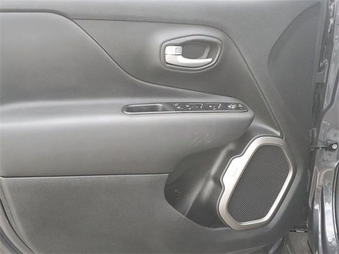 Used 2023 Jeep Renegade Limited image 5