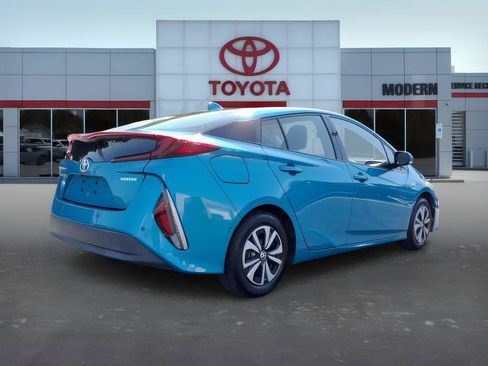 Used 2017 Toyota Prius Prime Advanced FWD image 6