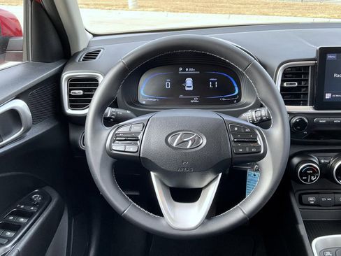 Certified 2023 Hyundai Venue SEL image 11