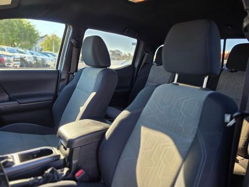 Used 2023 Toyota Tacoma TRD Off-Road image 17