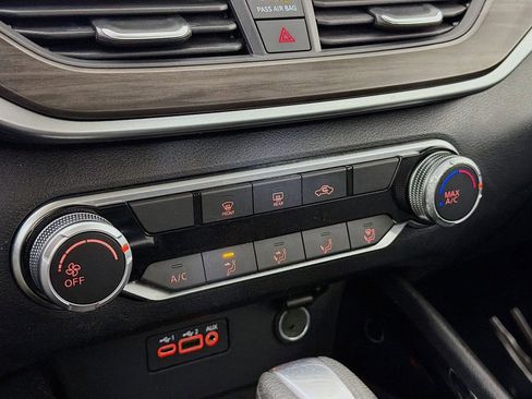 Used 2024 Nissan Altima 2.5 SV image 18