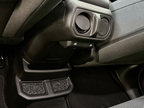 Used 2024 Jeep Wrangler Sport S image 27