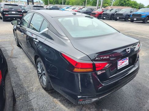 Used 2025 Nissan Altima 2.5 SV FWD image 3