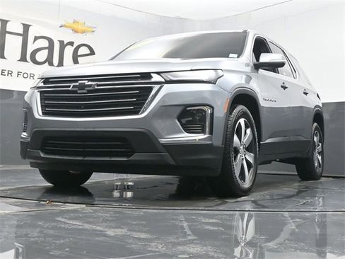 Used 2023 Chevrolet Traverse LT w/ LT Premium Package image 4