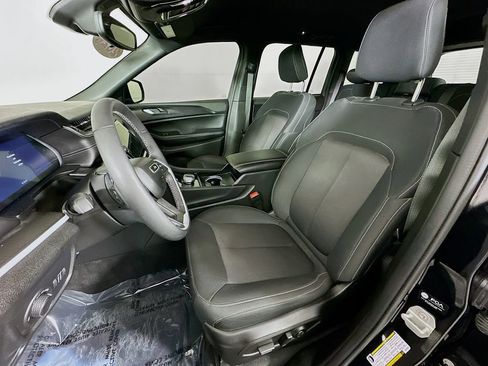 Certified 2024 Jeep Grand Cherokee Laredo w/ Luxury Tech Group I AWD/4WD image 32