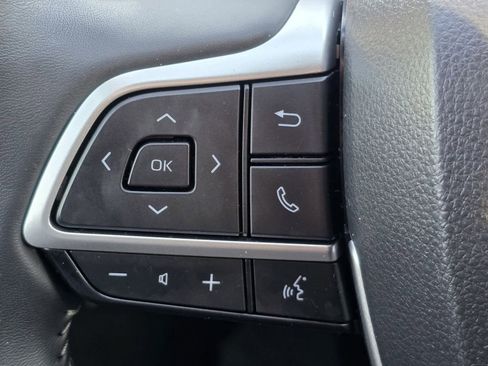 Used 2025 Toyota Highlander XLE image 16