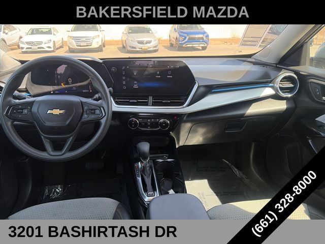 Used 2025 Chevrolet Trax LT FWD image 12