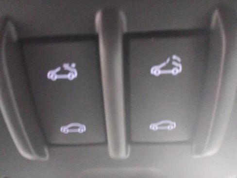 Used 2024 Chevrolet Trax RS w/ Sunroof Package image 43