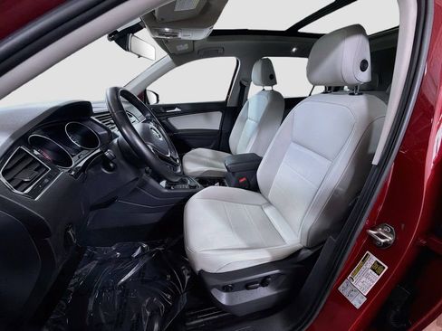 Used 2018 Volkswagen Tiguan SEL AWD/4WD image 22